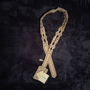 Free People - white belt